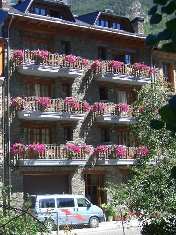 Apartaments Montaña Alins Exterior foto